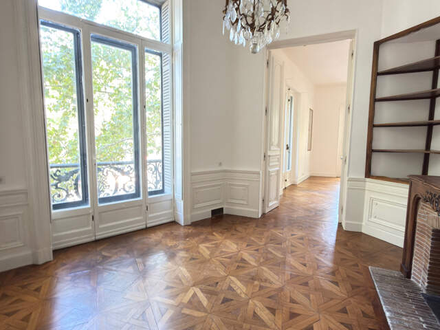 APPARTEMENT BOURGEOIS D'EXCEPTION -- 120 m2 -- QUARTIER DE LA — photo du bien