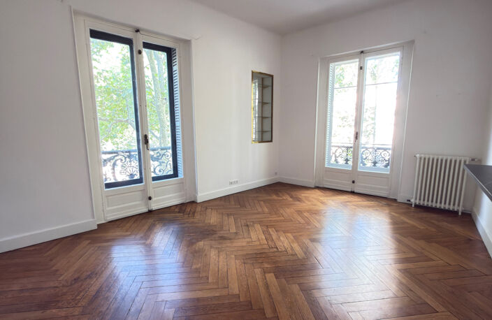 APPARTEMENT BOURGEOIS D'EXCEPTION -- 120 m2 -- QUARTIER DE LA — photo 2