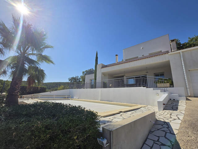 A vendre villa d'architecte piscine — photo du bien