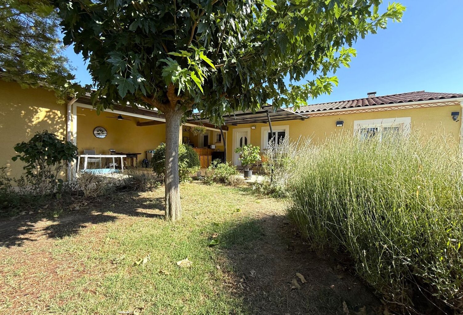 Villa — photo 1