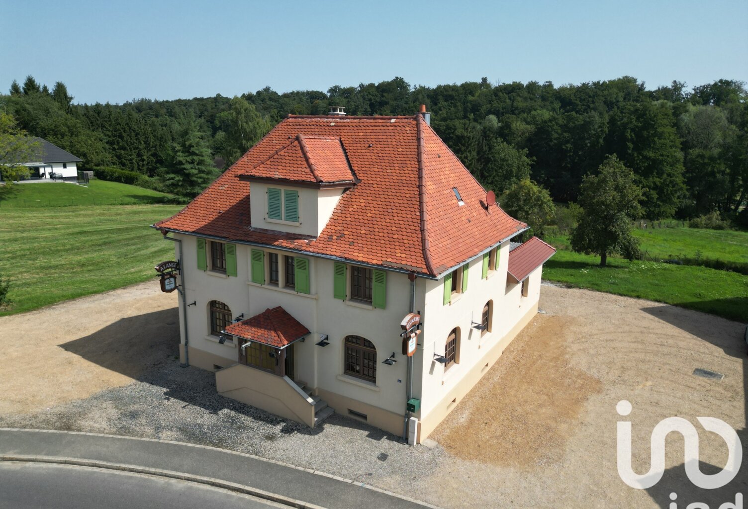 Vente Maison/villa 8 pièces — photo 1