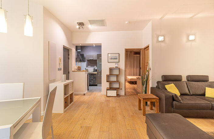 MARSEILLE 6e  VAUBAN | T2 55 m² | COUR 19 m² | PLEIN SUD | IDEAL PIED A TERRE — photo 4