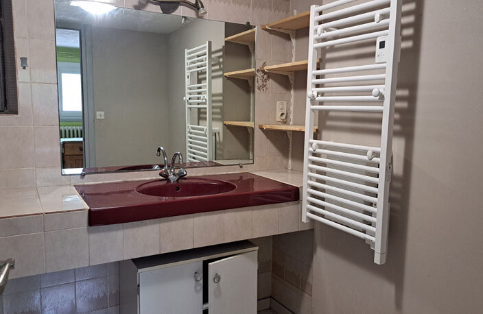 Maison /appartement de village en copropriété à  Challes Les Eaux 5 pièce(s) 78.33 m2 — photo 5