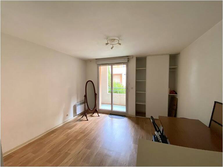 Une pièce — photo 1
