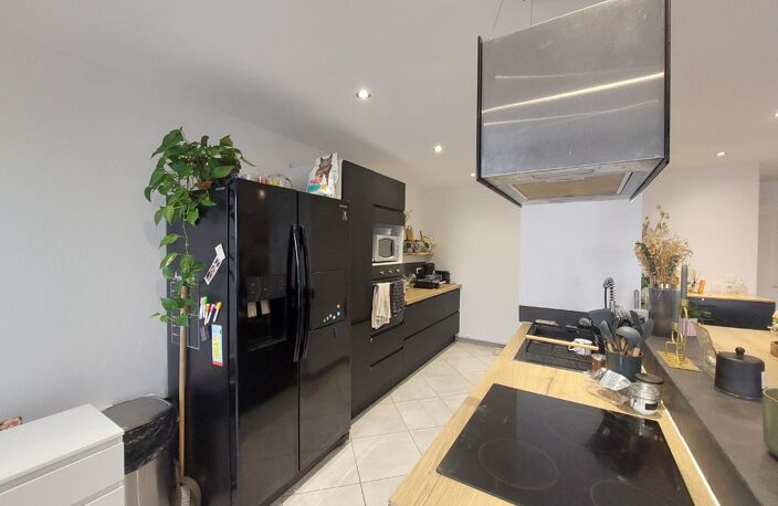 Location appartement 4 pièces 73 m² à Saint-Fons (69190) — photo 4