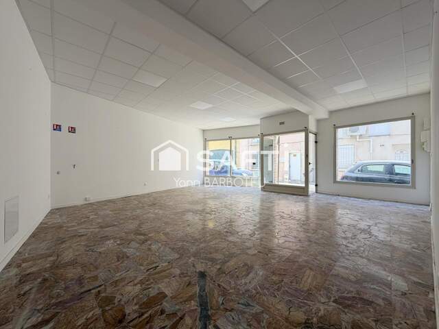 Local commercial de 50m² situé au cœur de village — photo du bien