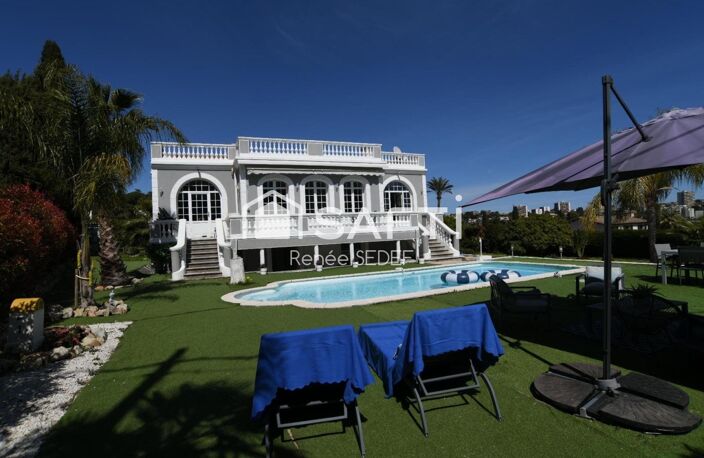 Superbe villa de prestige avec piscine et terrain paysager, idéale pour une résidence d'exception sur la Côte d'Azur. — photo 2