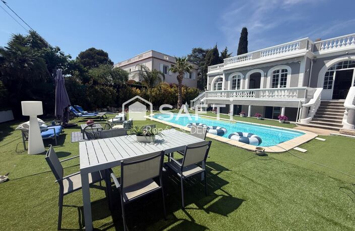 Superbe villa de prestige avec piscine et terrain paysager, idéale pour une résidence d'exception sur la Côte d'Azur. — photo 5