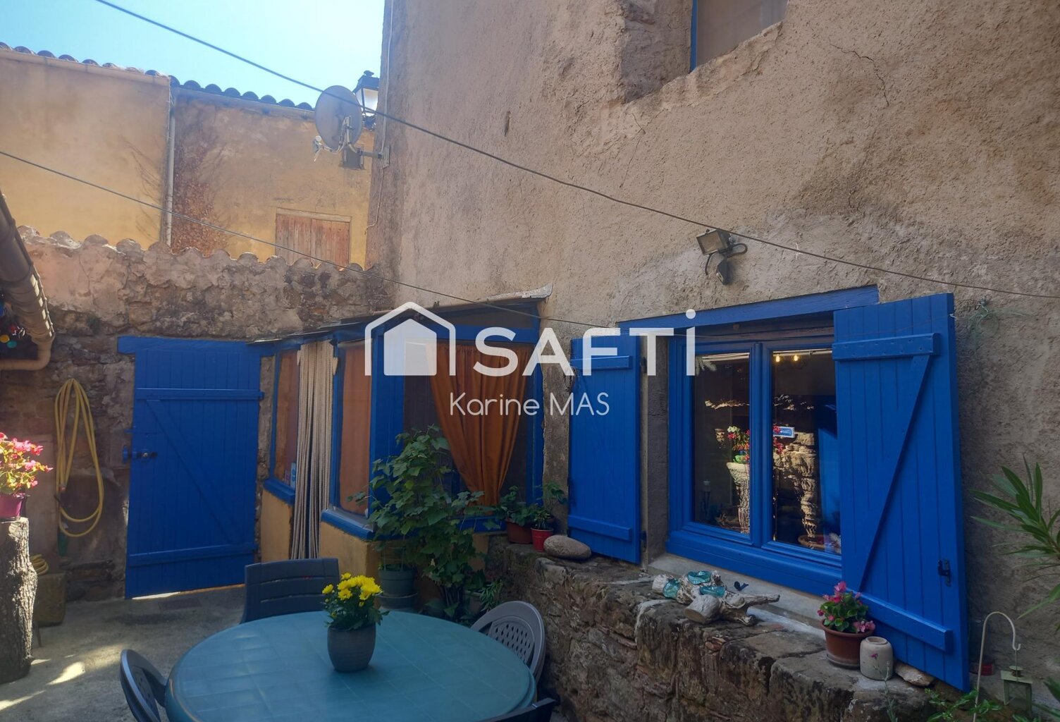 Maison avec cour et dépendances — photo 1