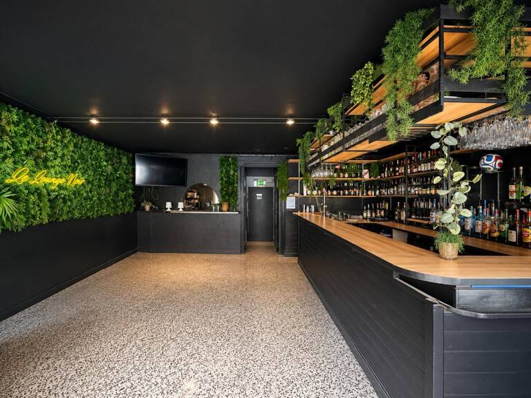 CANET EN ROUSSILLON, FOND DE COMMERCE A VENDRE AVEC TERRASSE DANS RUE PASSANTE — photo 1