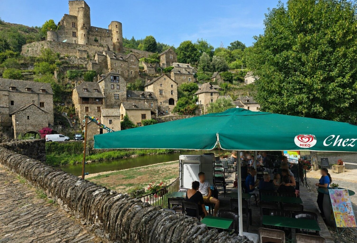 Fonds de commerce exceptionnel au cœur de Belcastel (Aveyron) — photo 1