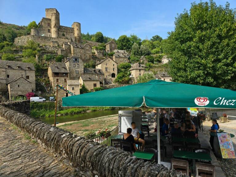 Fonds de commerce exceptionnel au cœur de Belcastel (Aveyron) — photo 1