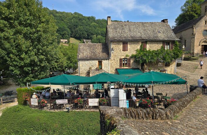 Fonds de commerce exceptionnel au cœur de Belcastel (Aveyron) — photo 2