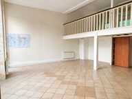 Local commercial 104 m² avec mezzanine et bureau — photo 3