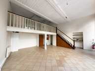 Local commercial 104 m² avec mezzanine et bureau — photo 4