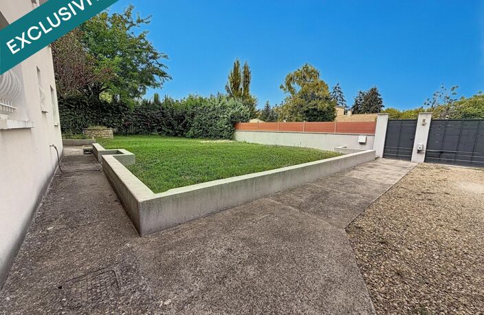 Villa familiale T7 rénovée sur un terrain clôturé avec piscine et garage — photo 2