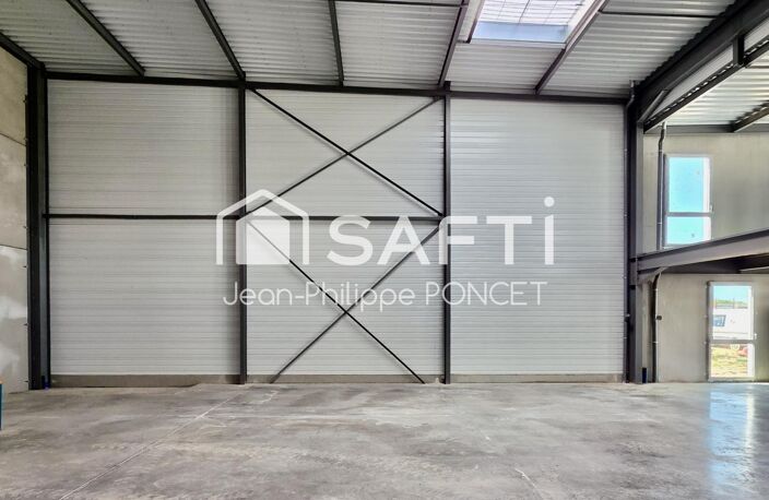 Location bâtiment avec bureaux et entrepôt — photo 2