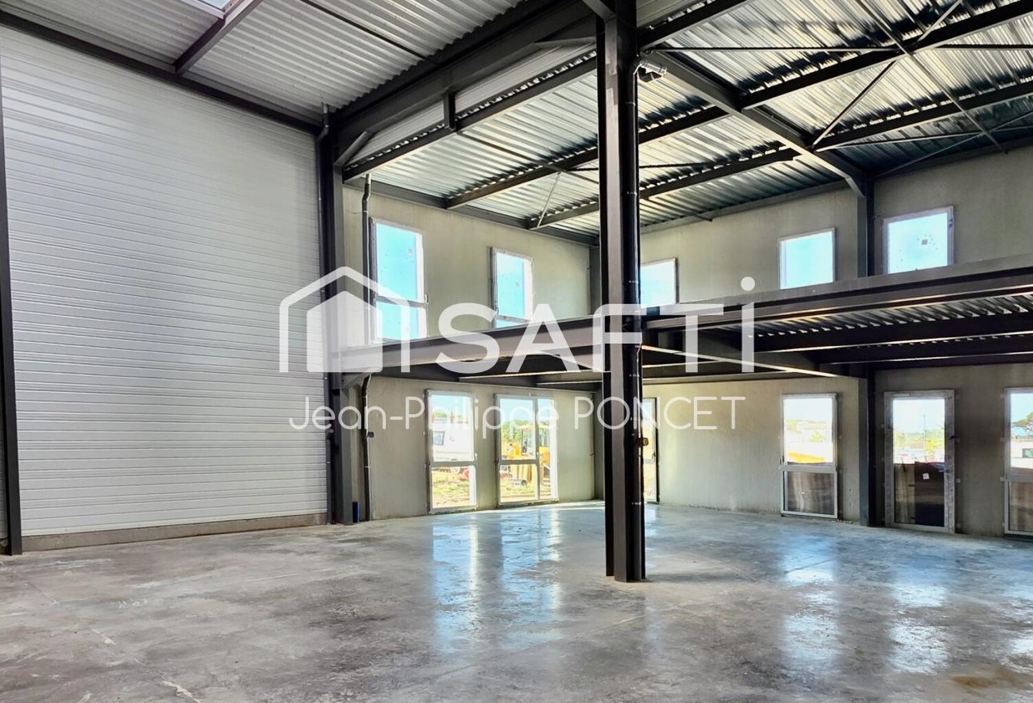 Bâtiment avec bureaux et entrepôt — photo 1