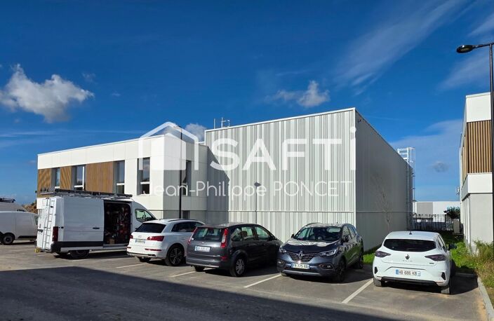 Bâtiment avec bureaux et entrepôt — photo 2