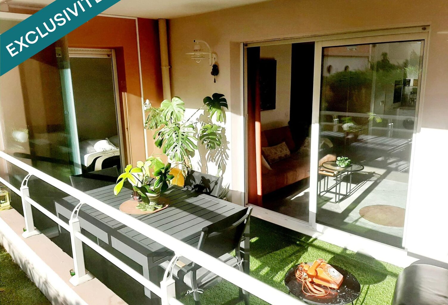 Bel appartement rénové avec de beaux matériaux vendu avec un garage fermé et un parking en sous-sol à 100 m du bord de mer — photo 1
