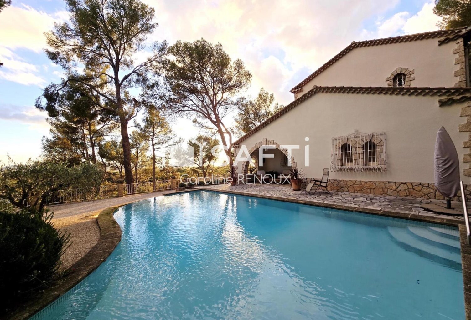 Mérindol  Maison provençale avec vue panoramique et piscine à débordement — photo 1