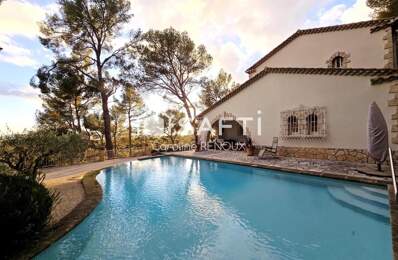 Mérindol  Maison provençale avec vue panoramique et piscine à débordement — photo du bien