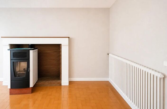 Maison de 84 m² a Beaumont sur dême dans un village paisible, — photo 2