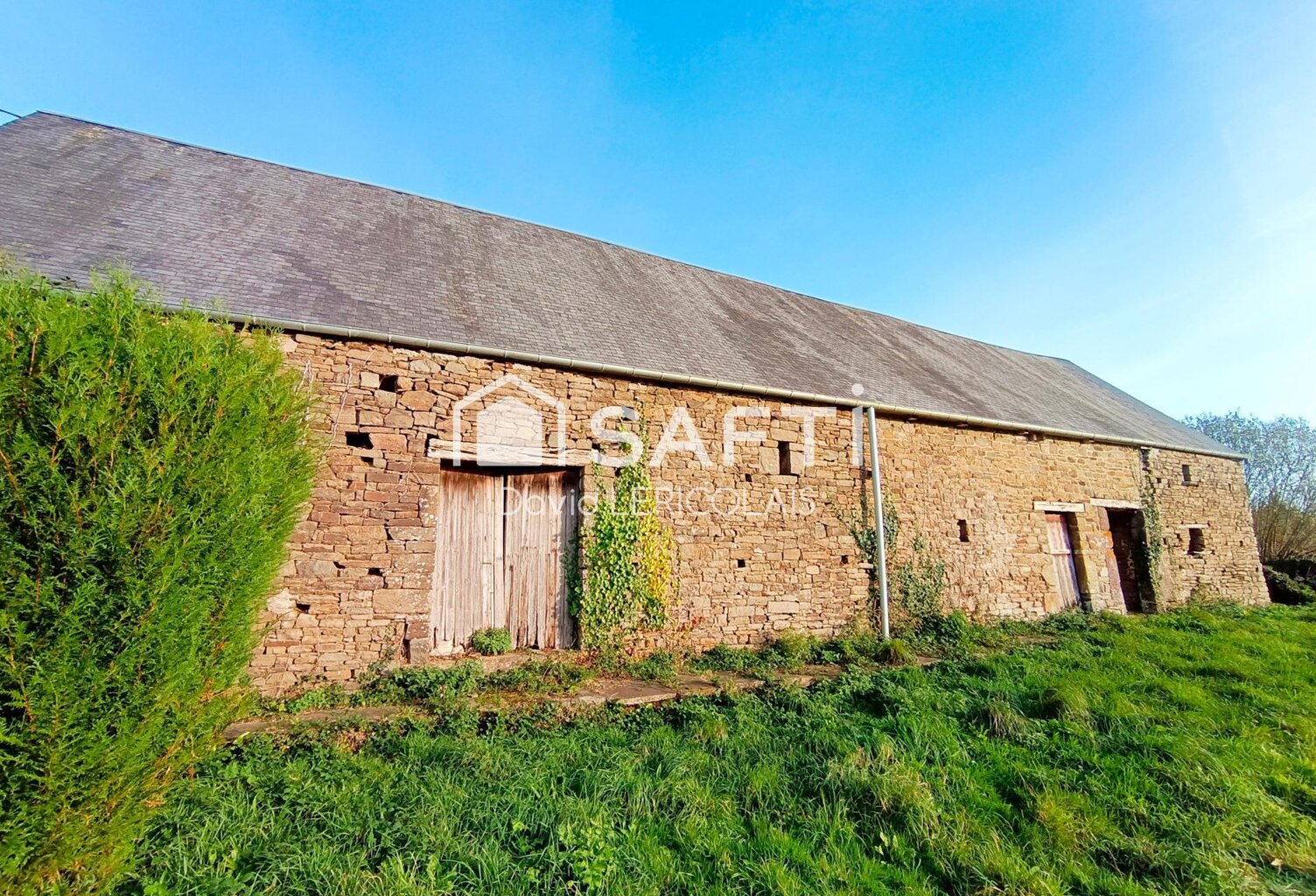 TRES GRANDE LONGERE EN PIERRES — photo 1
