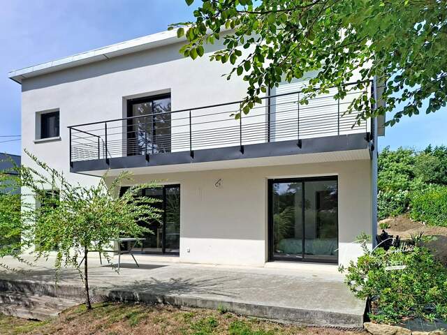 Maison familiale contemporaine à Trégastel — photo du bien
