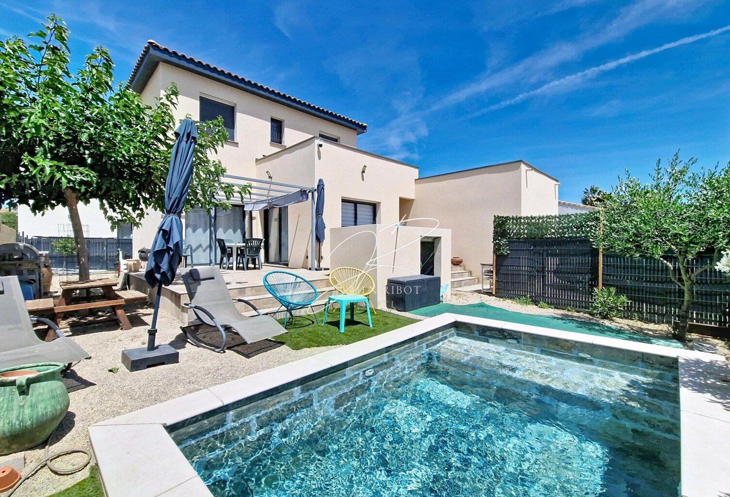 Maison T4 3 chambres 87 m² piscine et garage — photo 1