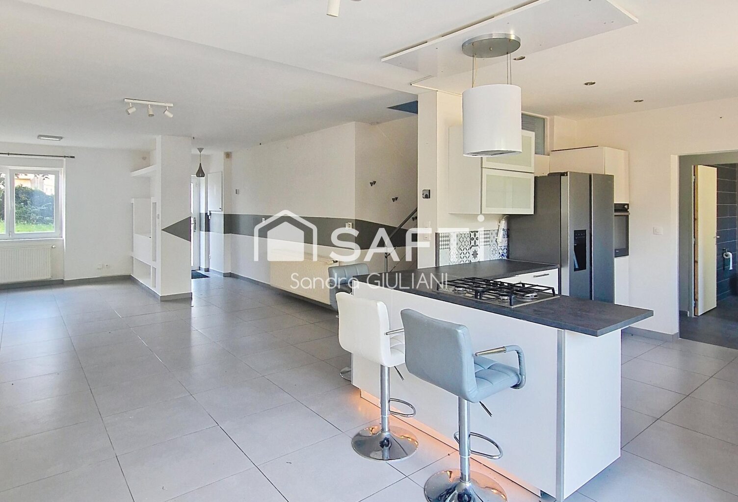 COUP DE CUR ! Maison rénovée de 156 m²  4 chambres  Jardin  Garage et terrasse ! — photo 1