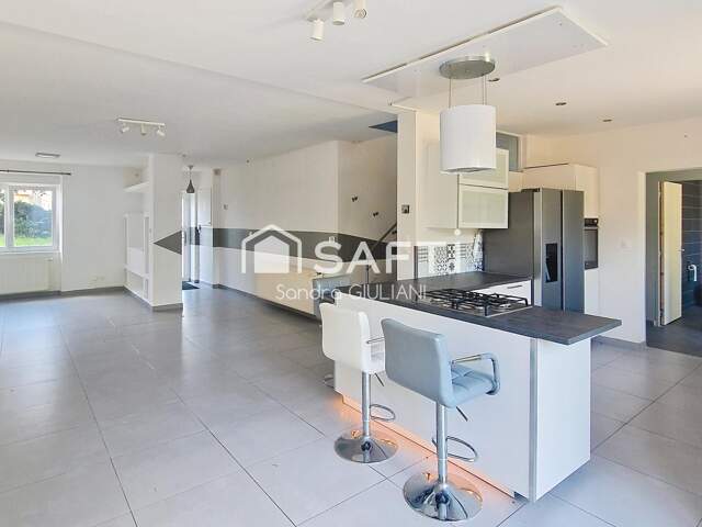 COUP DE CUR ! Maison rénovée de 156 m²  4 chambres  Jardin  Garage et terrasse ! — photo du bien