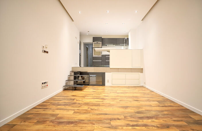 M2325 - TOULON - Le Mourillon - Appartement / Loft T5 — photo 3