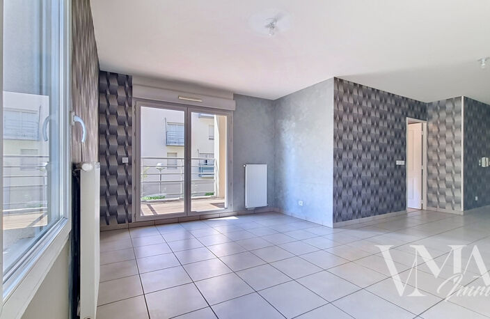 T4 LUMINEUX AVEC BALCON   À DEUX PAS DE LYON SUD — photo 2