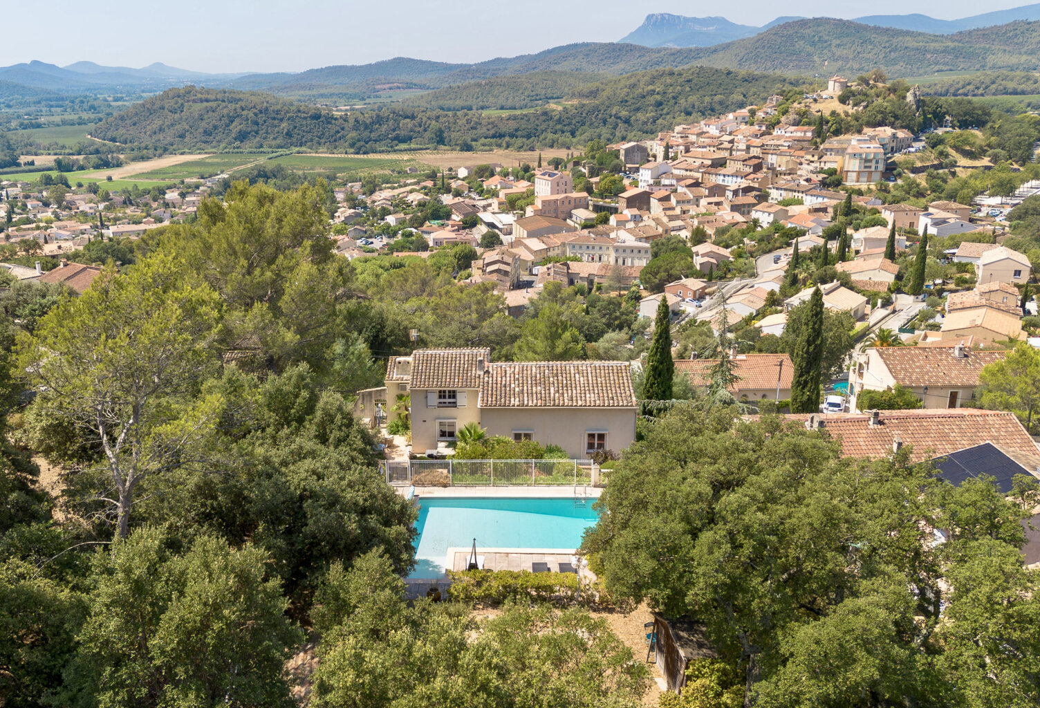 VILLA T5 221 m2 HAB  - PISCINE - 1658 m2 DE TERRAIN - UNE VUE A COUPER LE SOUFFLE — photo 1