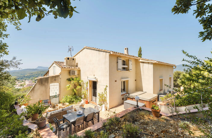 VILLA T5 221 m2 HAB  - PISCINE - 1658 m2 DE TERRAIN - UNE VUE A COUPER LE SOUFFLE — photo 3