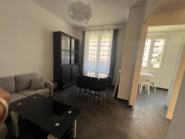 TOULON AGUILLON LOCATION T3 REFAIT A NEUF — photo 1