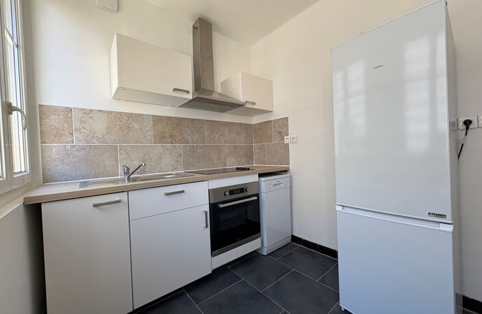 TOULON AGUILLON LOCATION T3 REFAIT A NEUF — photo 2