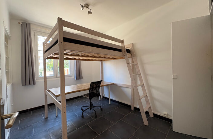 TOULON AGUILLON LOCATION T3 REFAIT A NEUF — photo 4
