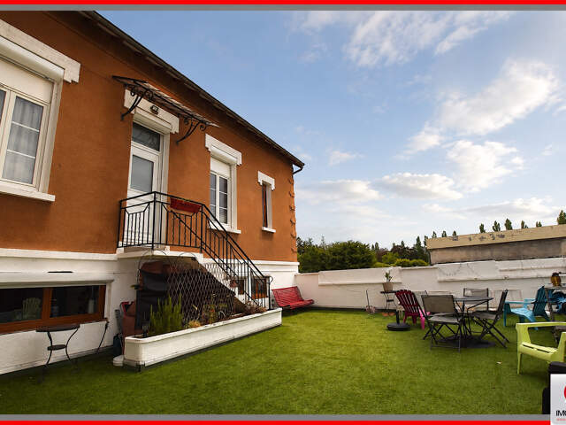 MAISON DE VILLE ATYPIQUE AVEC TERRASSE, VUE SUR LA BESBRE : — photo du bien