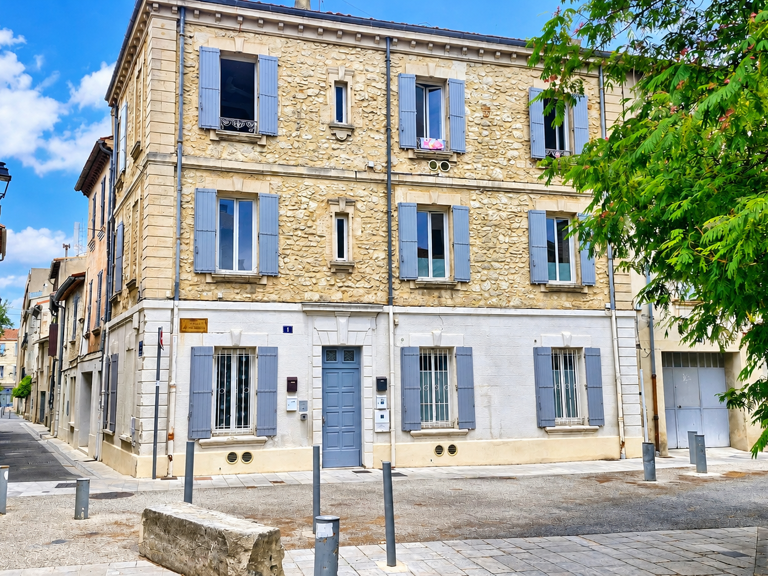 AVIGNON INTRAMUROS   IMMEUBLE DE CARACTÈRE EN PIERRE   4 LOGEMENTS   TRÈS BEL EMPLACEMENT — photo 1