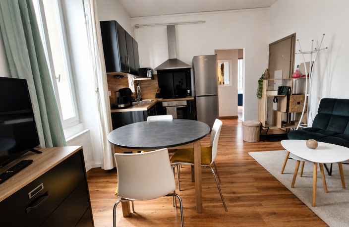 AVIGNON INTRAMUROS   IMMEUBLE DE CARACTÈRE EN PIERRE   4 LOGEMENTS   TRÈS BEL EMPLACEMENT — photo 2