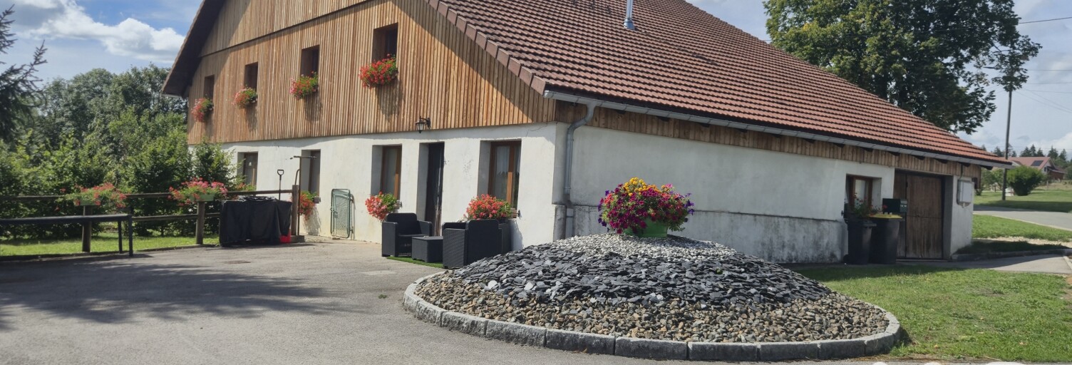 Maison 8 Pièces 250 m² à vendre à Les Combes (25500)