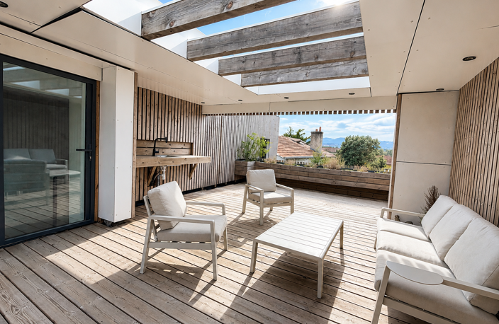 MAISON DE CARACTÈRE DE 166 M2, ENTIÈREMENT RÉNOVÉE, TERRASSES ET ROOFTOP — photo 2