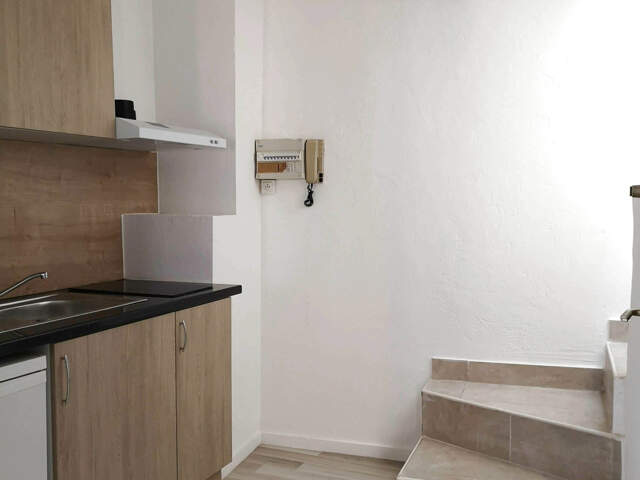 HYERES T2 DUPLEX - REFAIT A NEUF 32.06 M2 — photo du bien