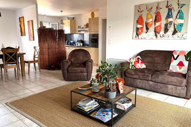 Appartement 4 pièces 884 €