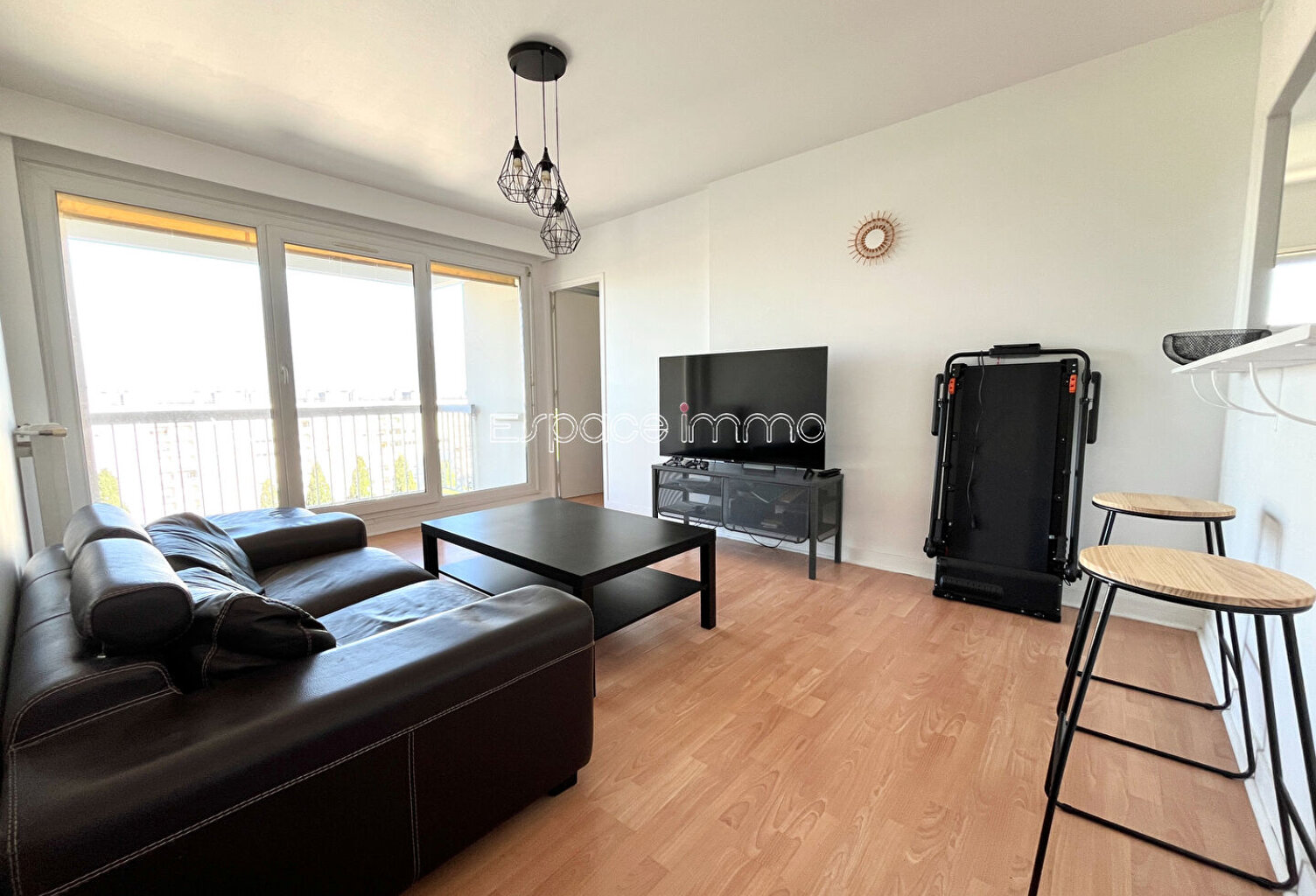 APPARTEMENT T3 BIS MEUBLE - 2 CHAMBRES - 1 BUREAU - 77.98M² - MONT SAINT AIGNAN — photo 1