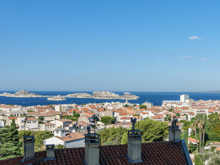 ROUCAS BLANC - T3 68m2 av BALCON , VUE PANO. MER & Ntre Dame ds res. av.  PARKG — photo 1