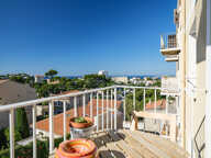 ROUCAS BLANC - T3 68m2 av BALCON , VUE PANO. MER & Ntre Dame ds res. av.  PARKG — photo 2