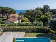 VILLA AVEC VUE MER PISCINE CAVE A VIN 50 METRES DE LA MER, AUX ISSAMBRES — photo 2